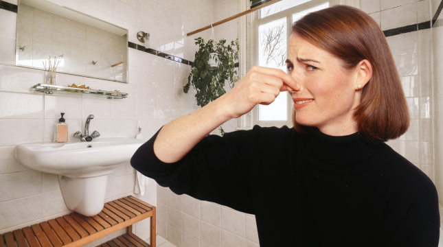 Perché in bagno c’è puzza di fogna? Cause reali e soluzioni efficaci